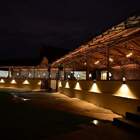 The Hampi Cafe Hotel Exterior foto