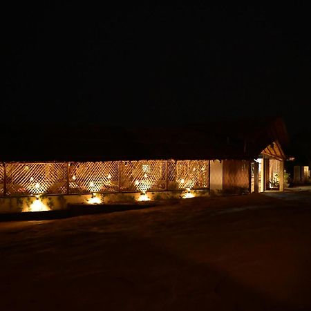 The Hampi Cafe Hotel Exterior foto