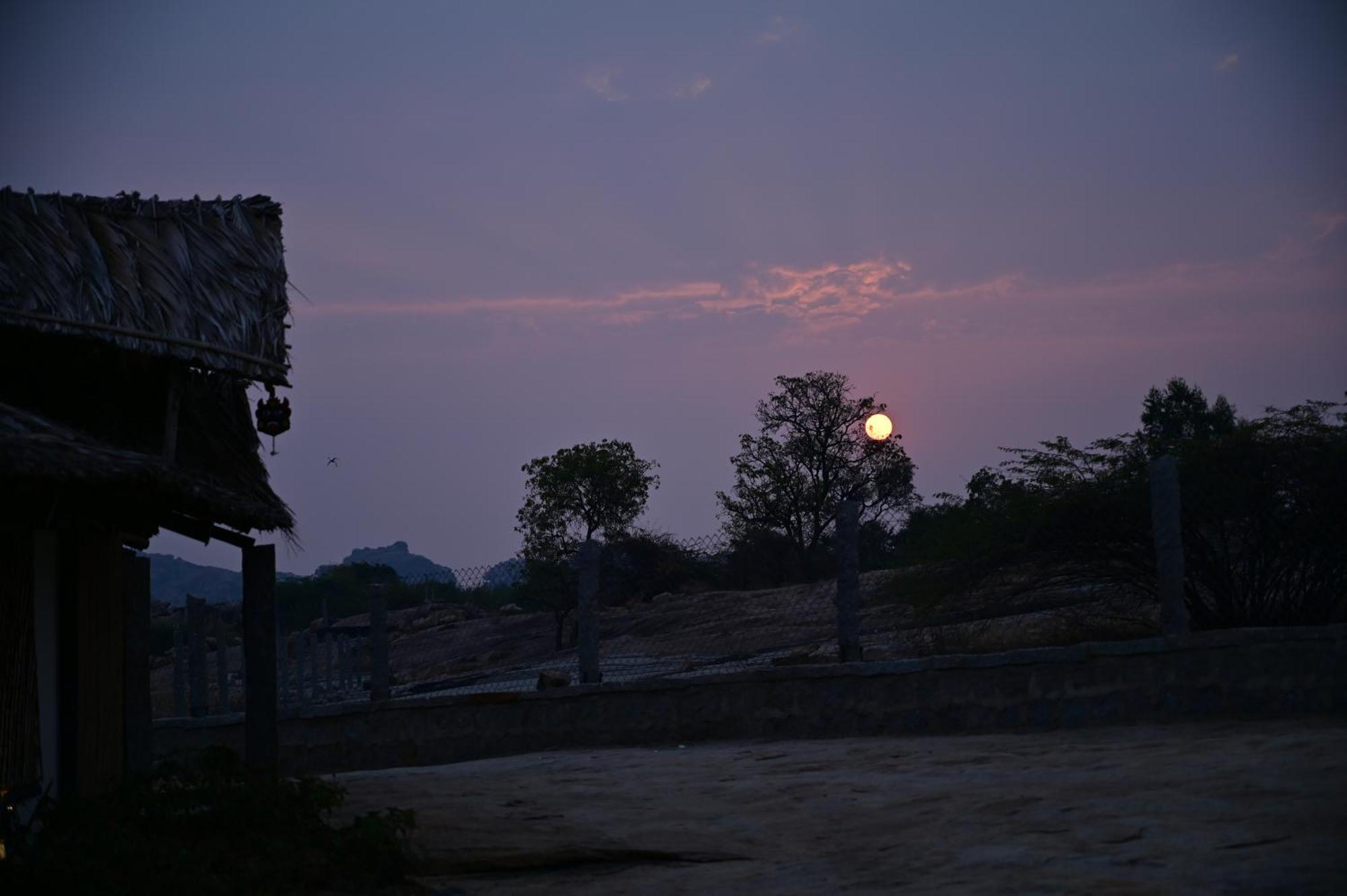 The Hampi Cafe Hotel Exterior foto