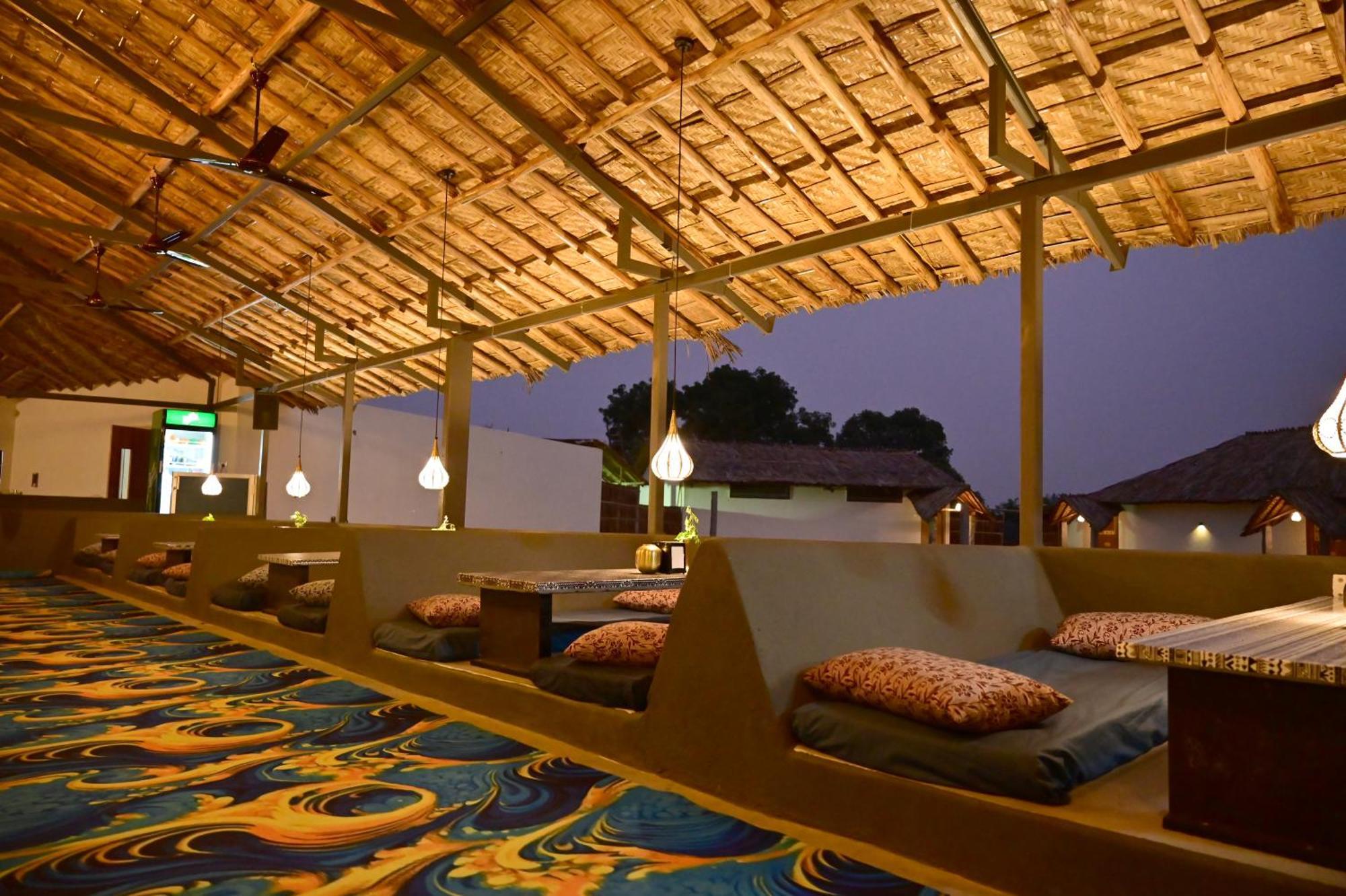 The Hampi Cafe Hotel Exterior foto
