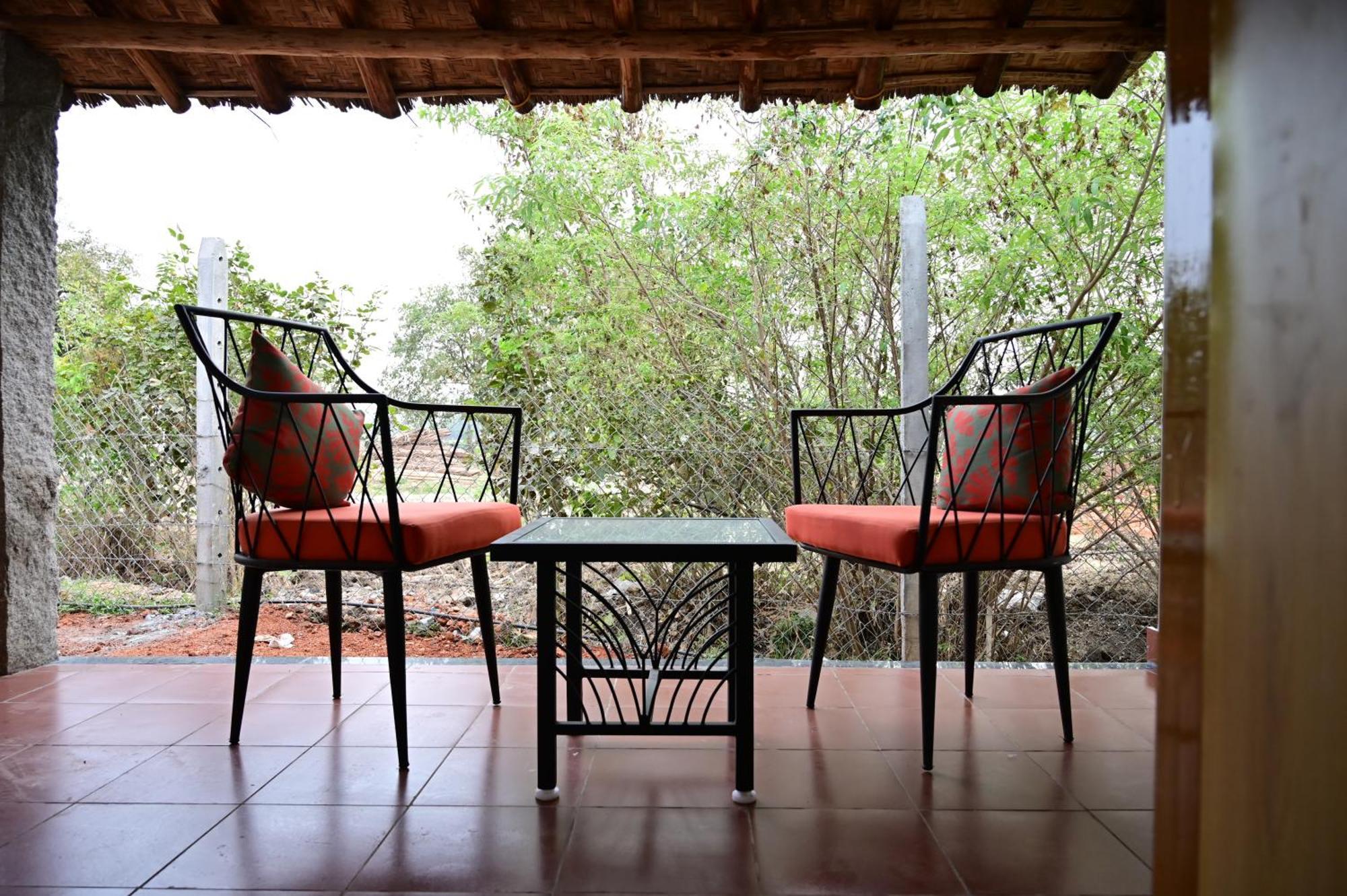 The Hampi Cafe Hotel Exterior foto